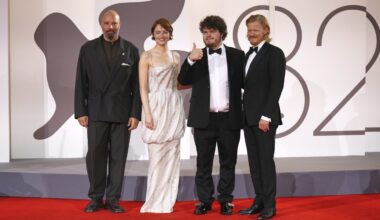 Para Yorgos Lanthimos su nueva película con Emma Stone, "Bugonia", no es distopía, es real