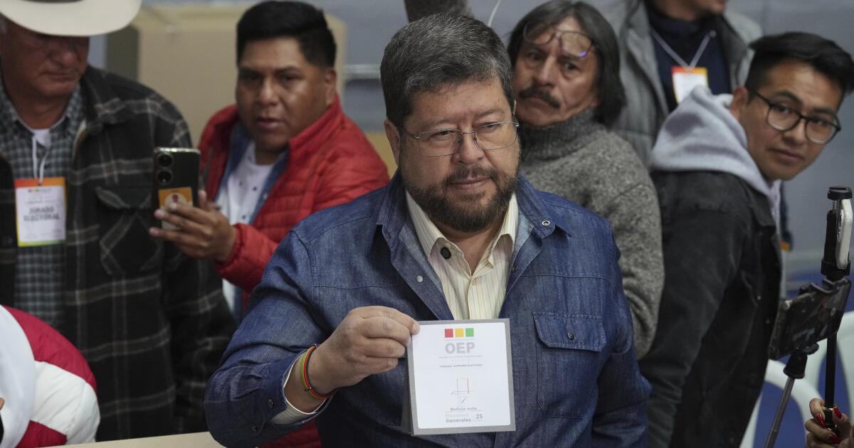 Cierran las mesas de votación y comienza el cómputo en las elecciones en Bolivia