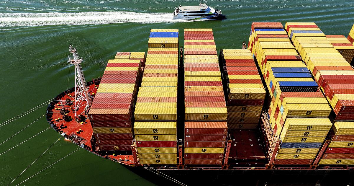 Entran en vigor aranceles de Trump a más de 60 países