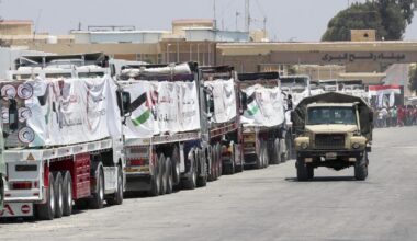 Decenas mueren buscando ayuda en Gaza mientras Israel evalúa más acciones militares