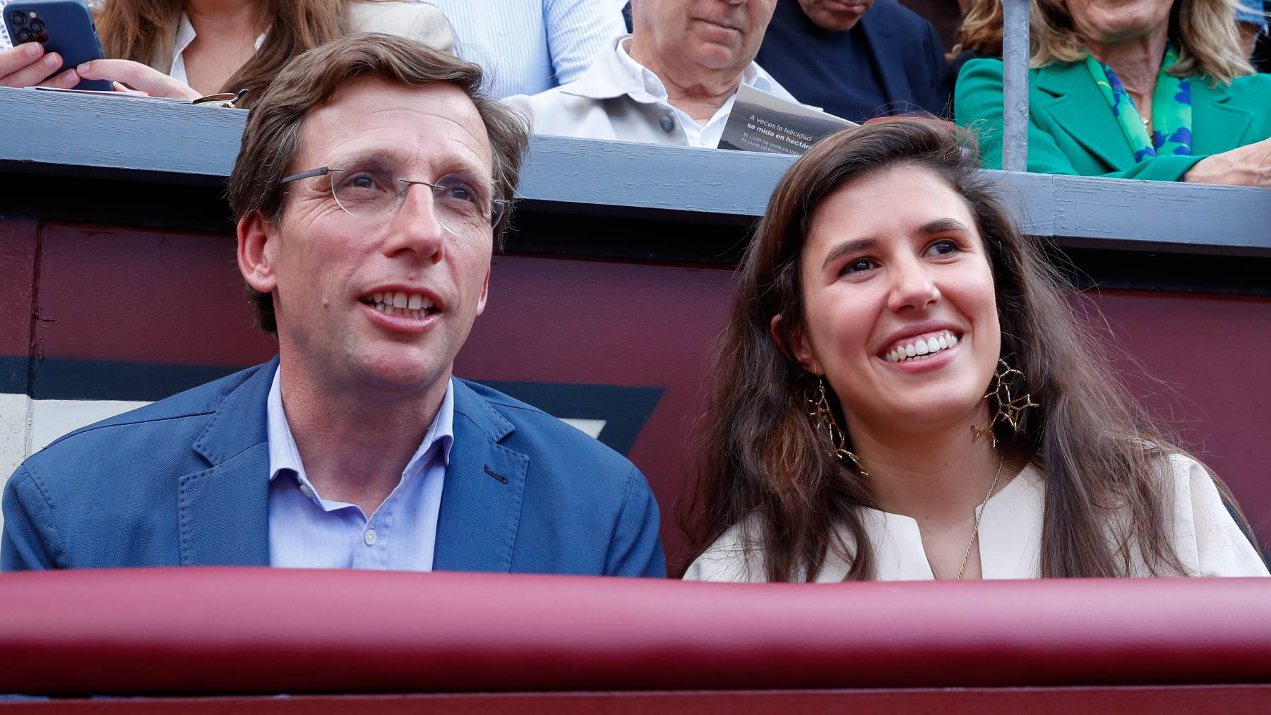 Almeida y Teresa Urquijo confirman su amor por Andalucía en su primer verano como padres