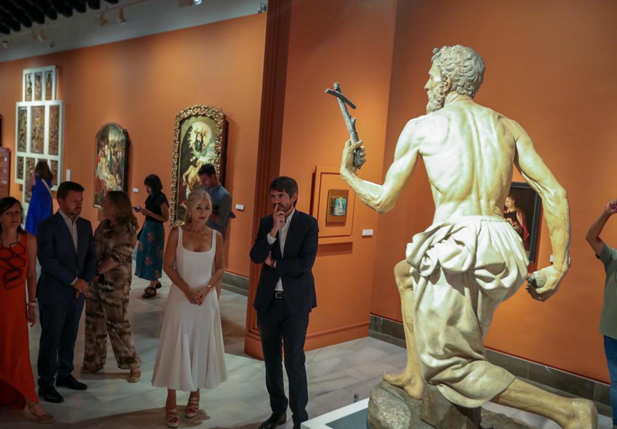 La consejera Patricia del Pozo y el ministro Ernest Urtasun, en el Museo de Bellas Artes de Sevilla