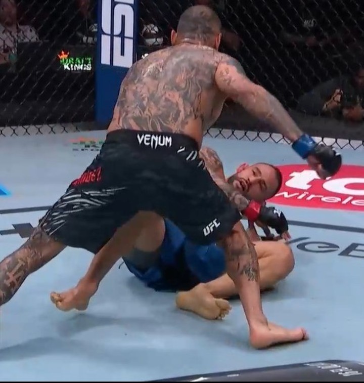 El instante previo a la derrota de Ponzinibbio ante Rodríguez. (Foto: @ESPNKnockOut)