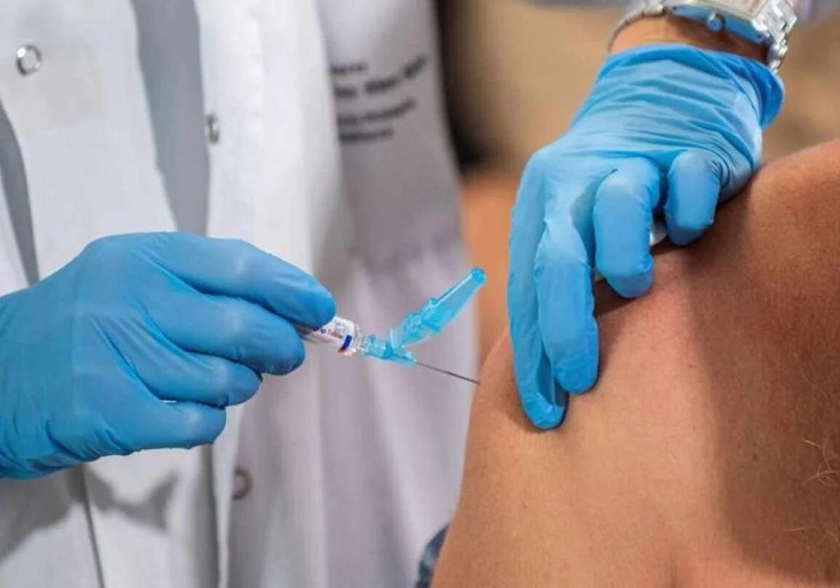 Castilla y León vacunará este otoño a todos los mayores de las residencias frente al virus respiratorio sincitial