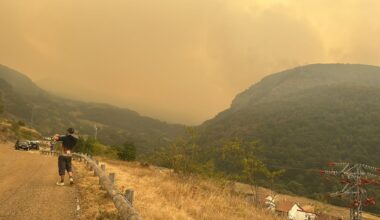Imágenes de los vecinos de Valdeón contra el incendio