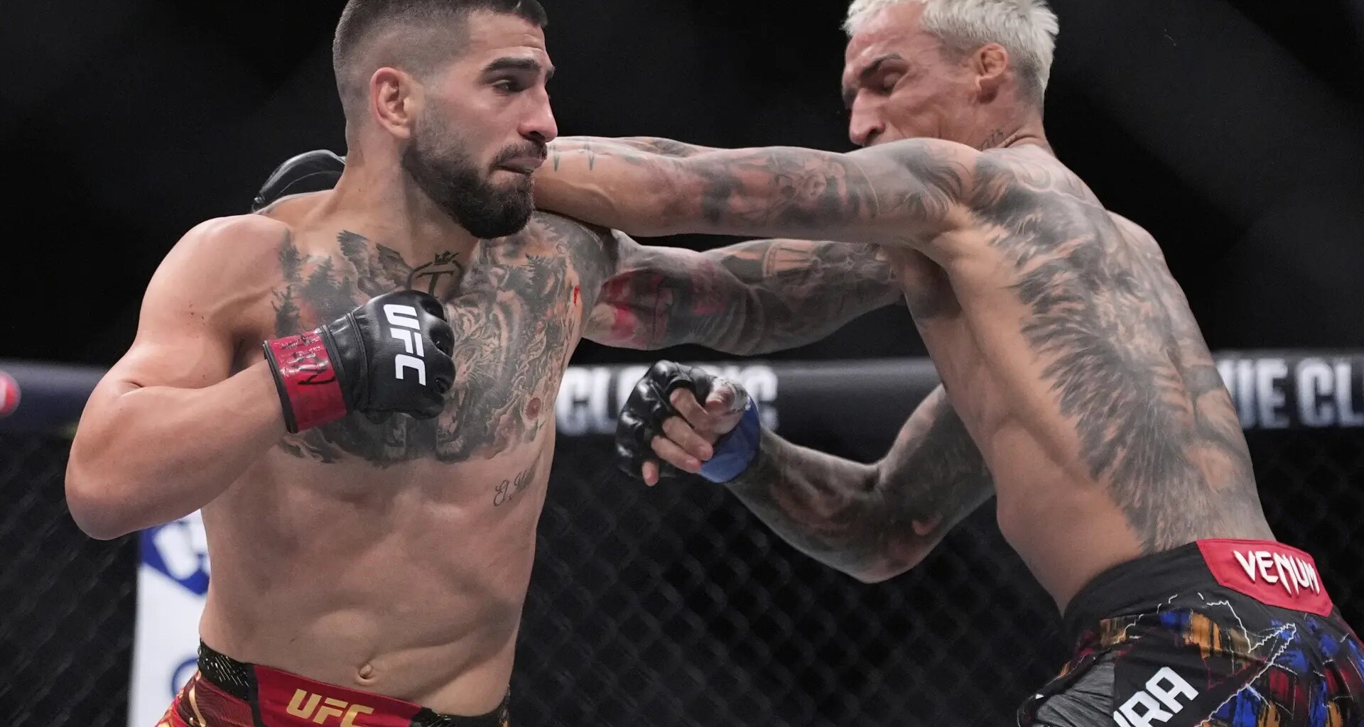 El español Topuria vence por nocaut a Oliveira: así fue el combate