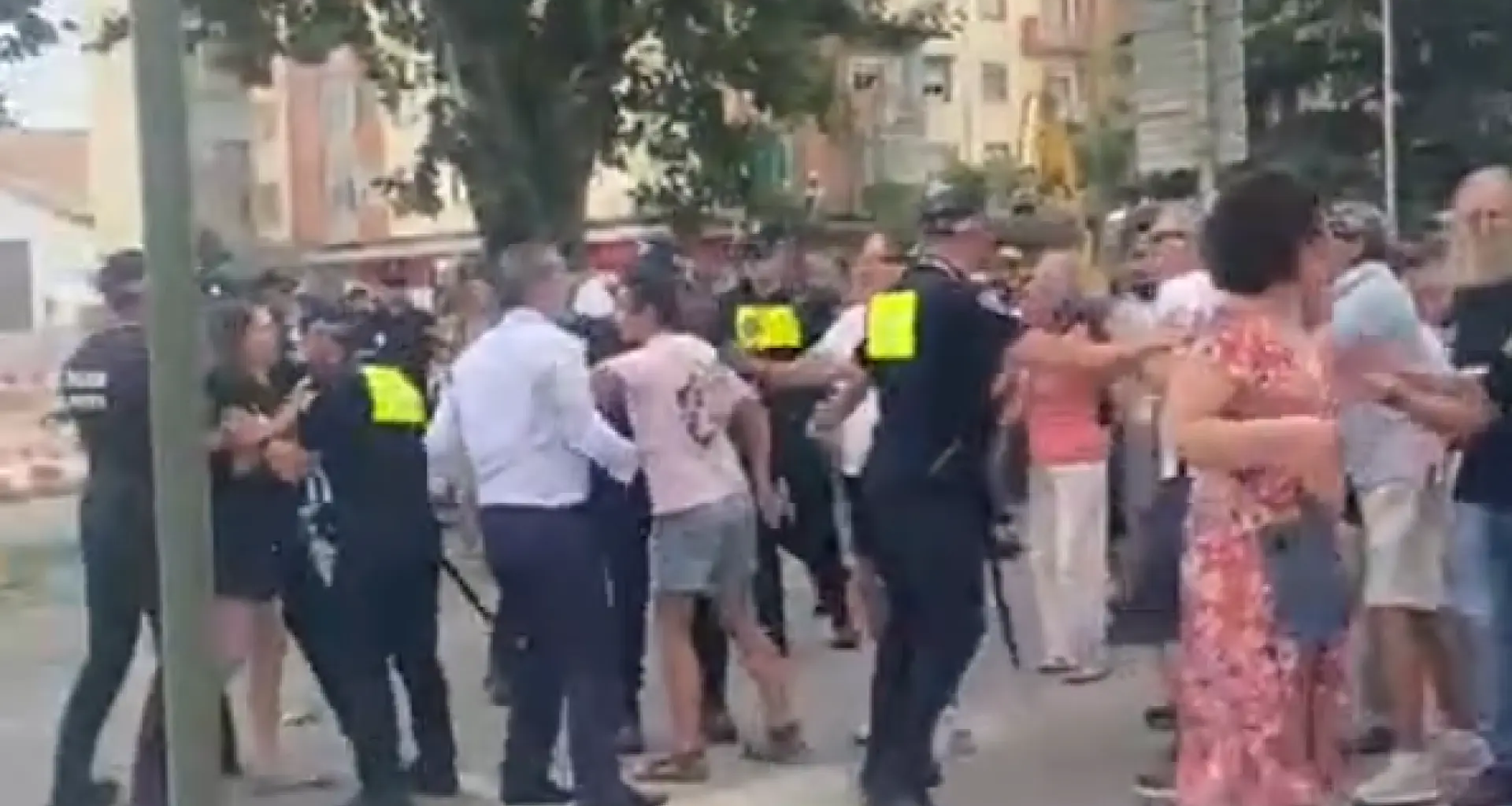 La rebelión ciudadana contra la tala de árboles en Huesca acaba con una detenida