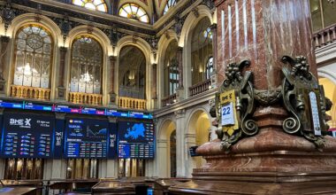El Ibex sube casi un 0,8% en la semana, marca un nuevo máximo y se queda a las puertas de los 15.400