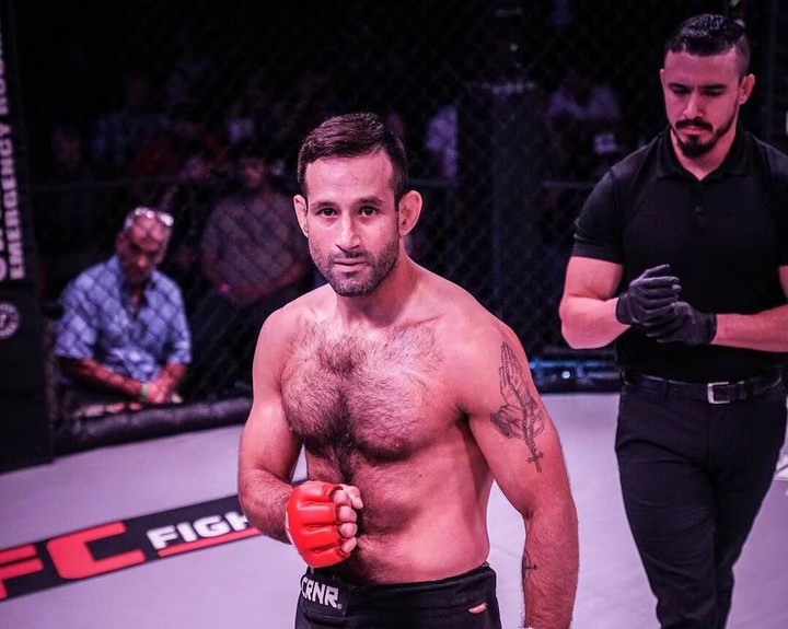 Carlos Vera, peleador ecuatoriano.