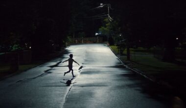 “Weapons”, la película que a incrédulos y asustadizos nos acerca al género del terror