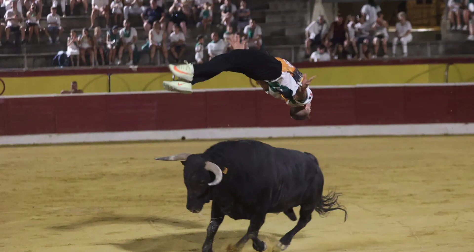 Huesca disfruta con el toreo a cuerpo descubierto