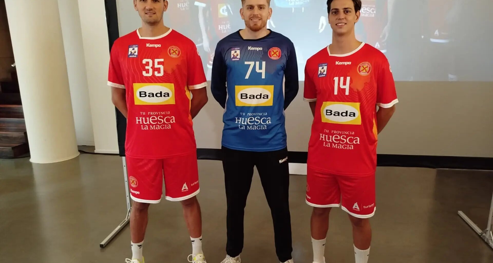 El Bada Huesca estrena camiseta con homenajes a Huesca y Aragón