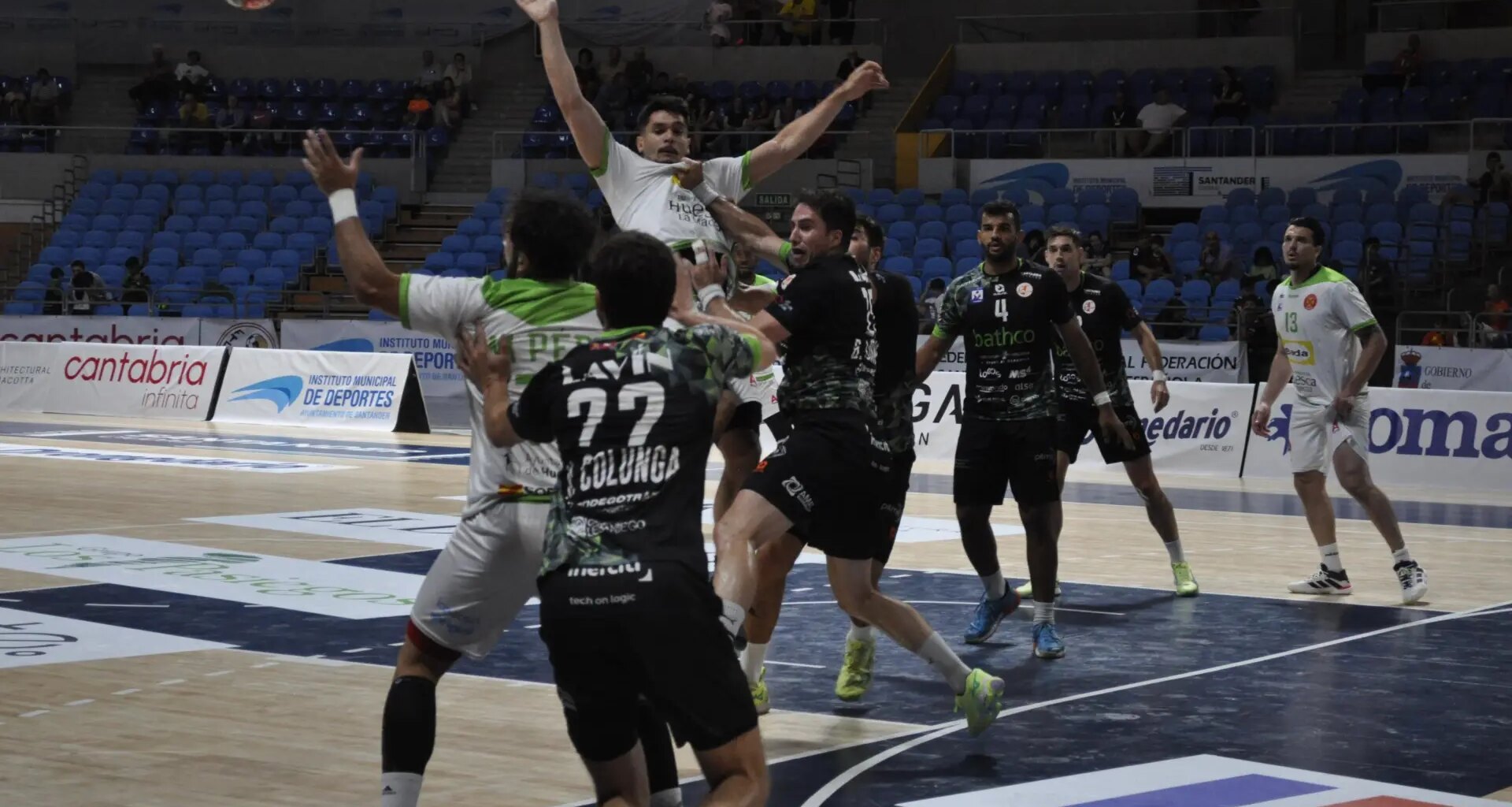 Bada, con buenos ratos pero fallón contra Torrelavega (32-27)