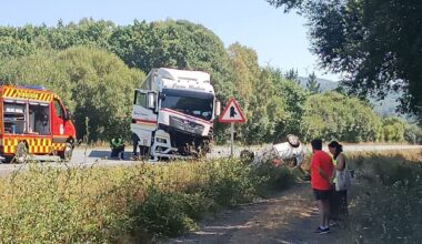 Muere una joven de 23 años tras chocar contra un camión en Xermade - La Voz de Galicia