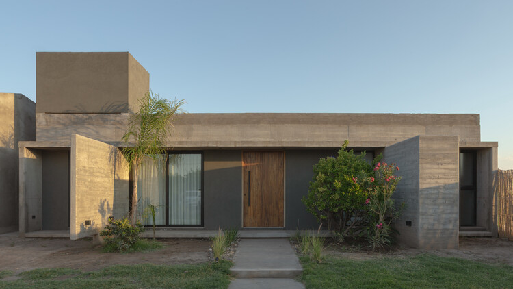 Casa Ringo / UNO MÁS UNO Arquitectos - Fotografía exterior, Concreto