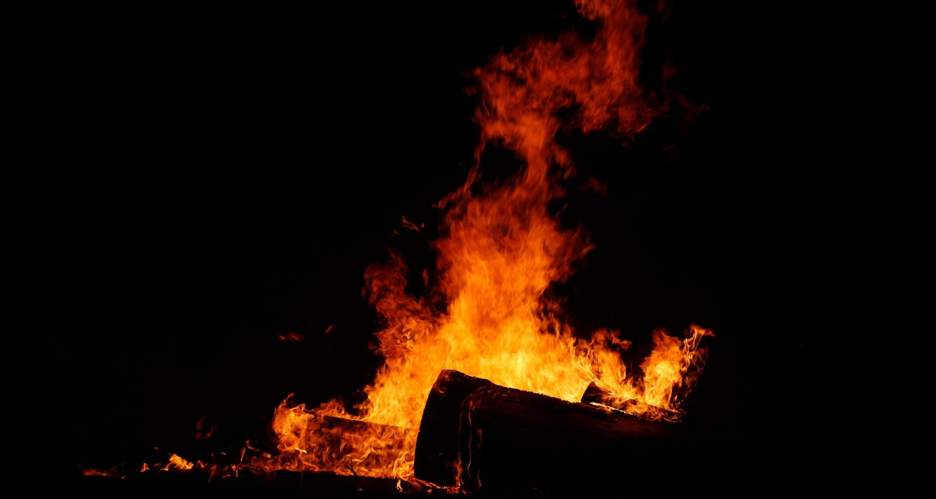 Muere un hombre en un incendio urbano-agrícola en Villarejo de Órbigo, León