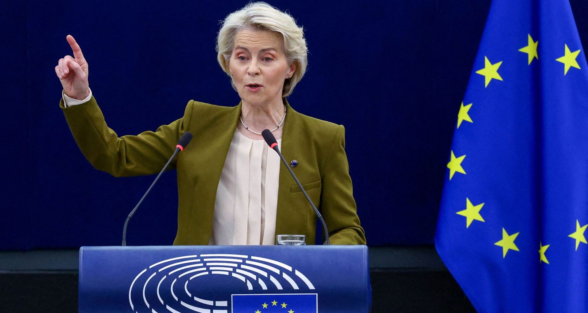 La Comisión Europea propone prohibir importar gas licuado ruso