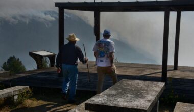Un incendio en Pantón, Lugo, obliga a evacuar varios pueblos