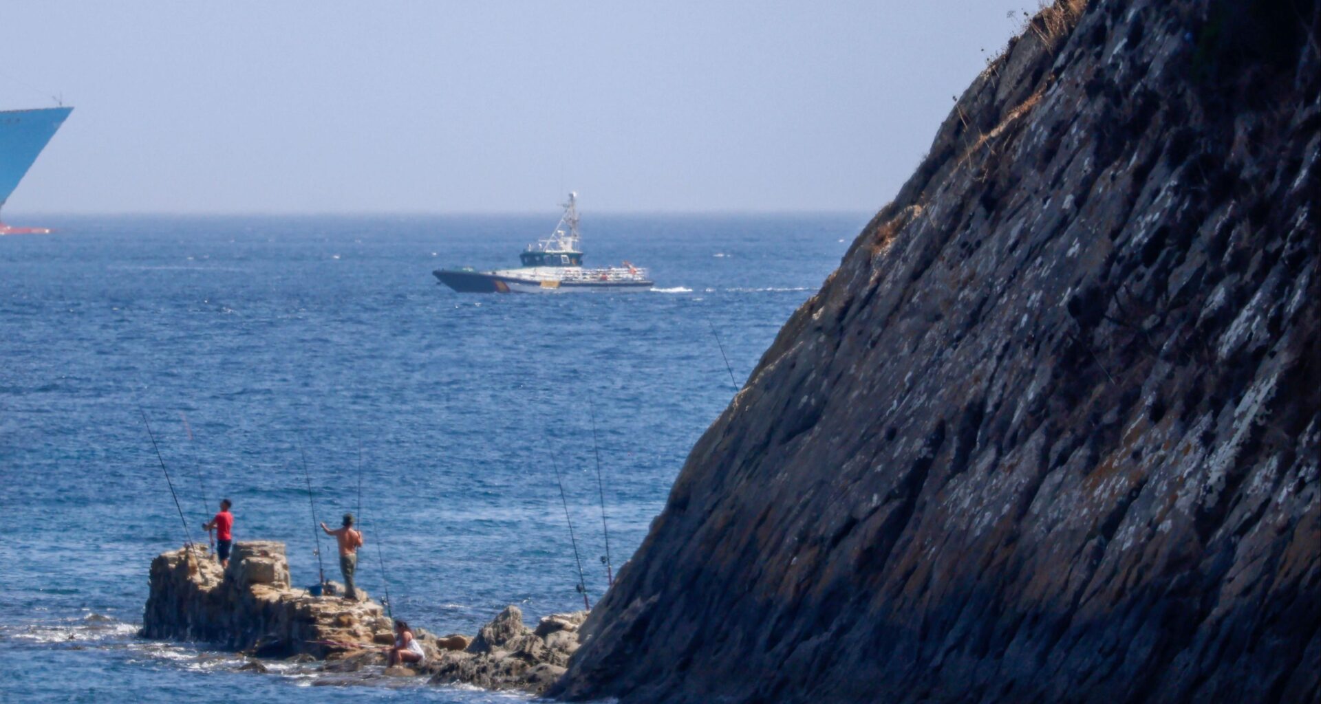 Muere un ocupante de una narcolancha al chocar con una embarcación de la Guardia Civil