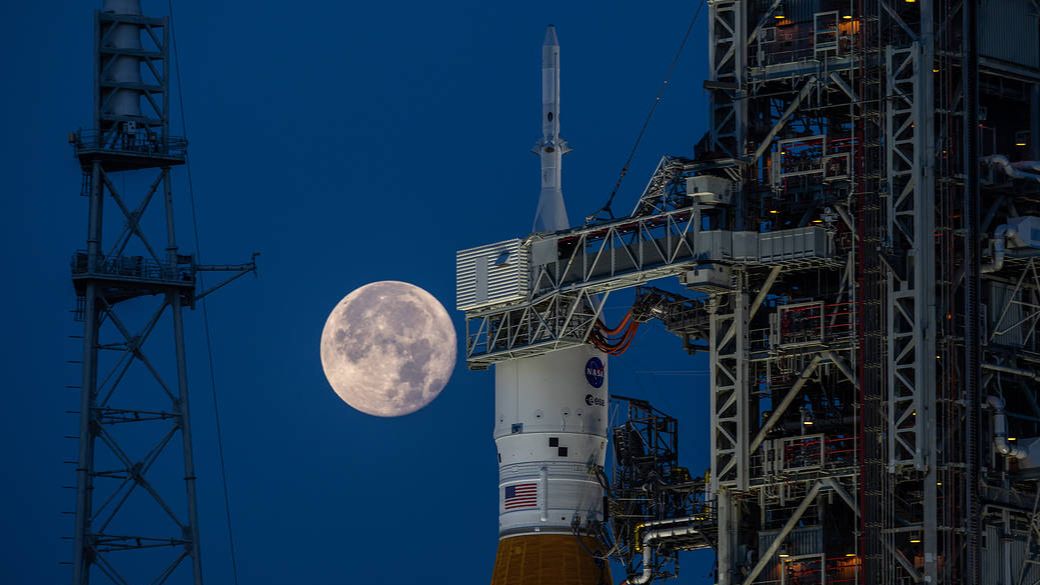 La NASA mantiene la misión tripulada Artemis II alrededor de la Luna para abril de 2026