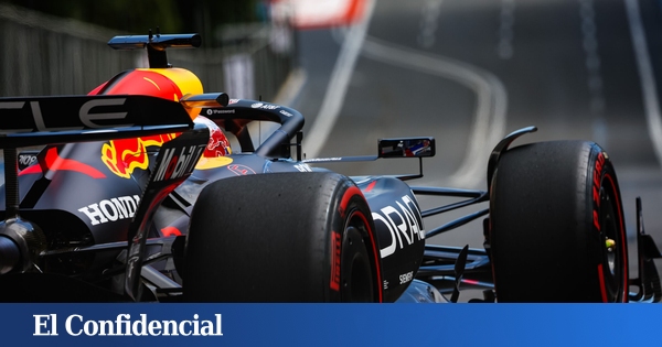 Verstappen le roba la 'pole' a Sainz en Bakú en la clasificación más caótica de la temporada