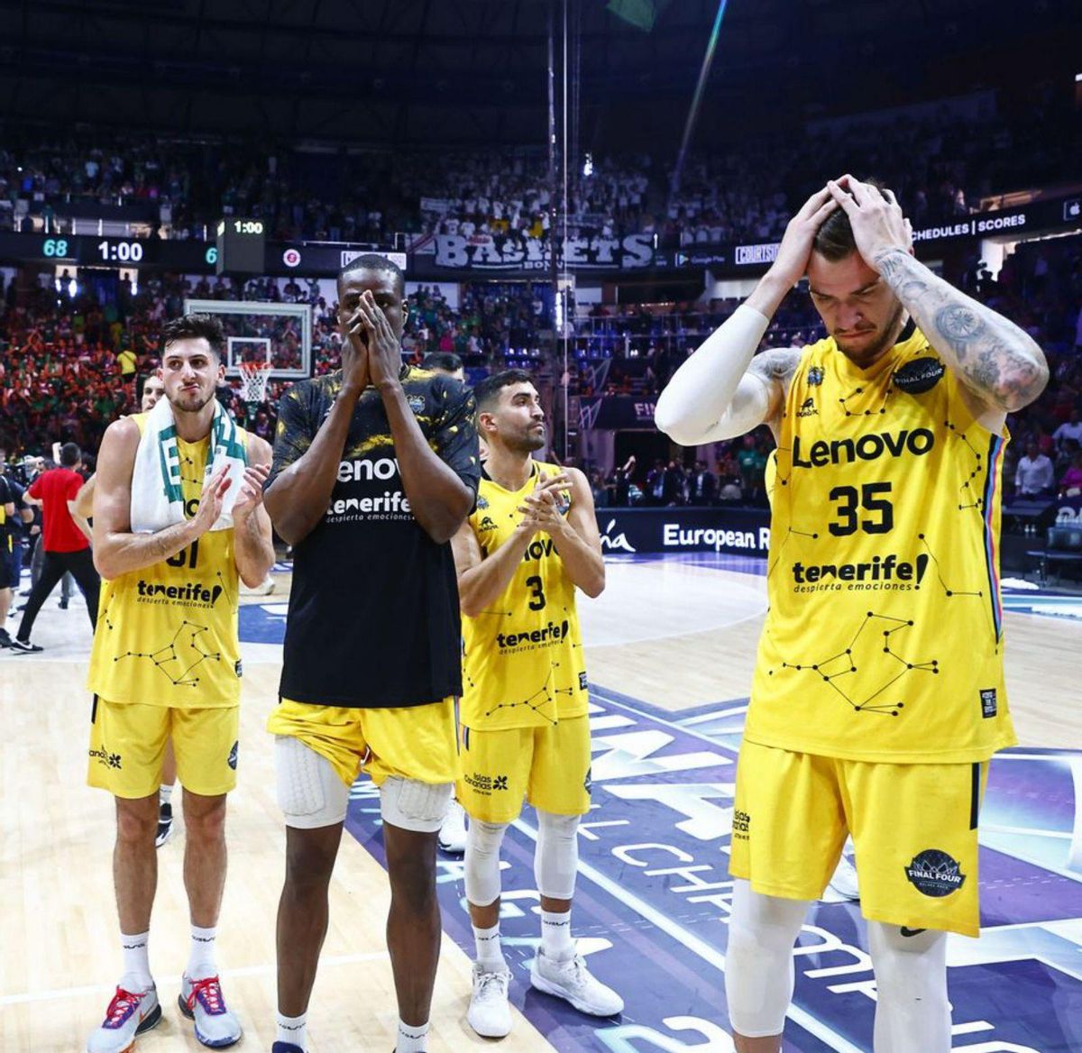 Los aurinegros, tras su derrota ante el Hapoel en la BCL 22/23. | E. COBOS (CBC)