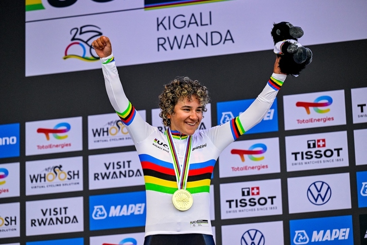 Paula Ostiz, feliz tras su triunfo.