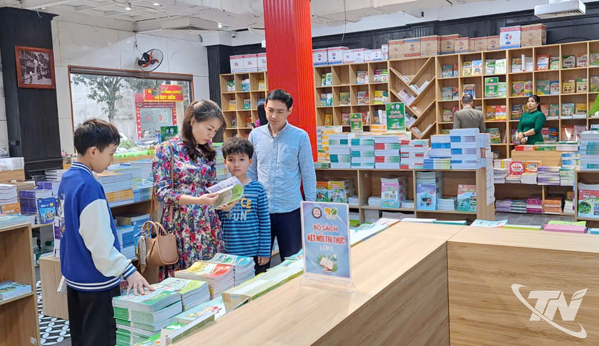 En vacaciones, muchas familias llevan a sus hijos a las librerías para elegir libros de referencia, libros de educación para la vida... para que sus hijos vayan formando poco a poco el hábito de la lectura.