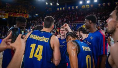Los jugadores del Barça de basket celebran la victoria de Liga ACB contra el Unicaja en el Palau Blaugrana