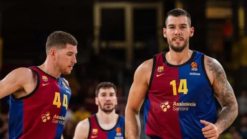 Joel Parra, Darío Brizuela y Willy Hernangómez en un partido contra el Monaco