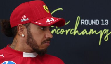 Lewis Hamilton, con la mirada perdida en la rueda de prensa previa al GP de Hungría.