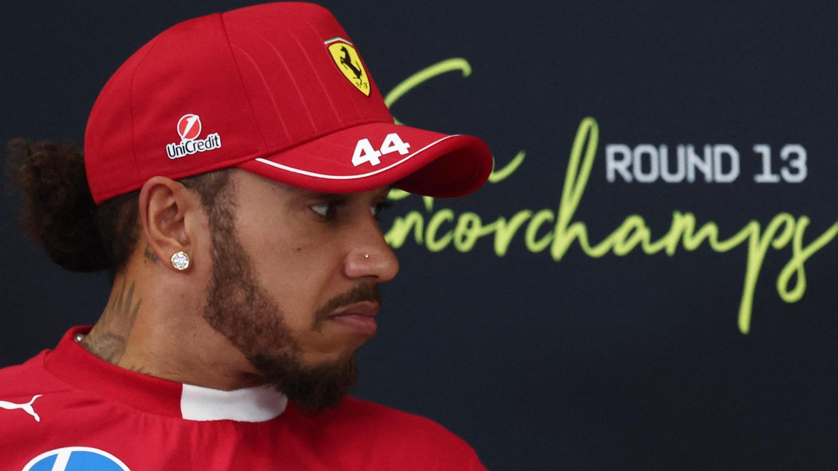 Lewis Hamilton, con la mirada perdida en la rueda de prensa previa al GP de Hungría.