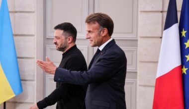 El presidente de Francia, Emmanuel Macron, habla junto al presidente de Ucrania, Volodymyr Zelensky, durante una conferencia de prensa posterior a la Cumbre de la Coalición de la Voluntad, en el Palacio Presidencial del Elíseo, en París, Francia, el 4 de septiembre de 2025.