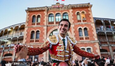 El salmantino Ismael Martín ha sido el gran triunfador de la tarde con tres orejas puerta grande