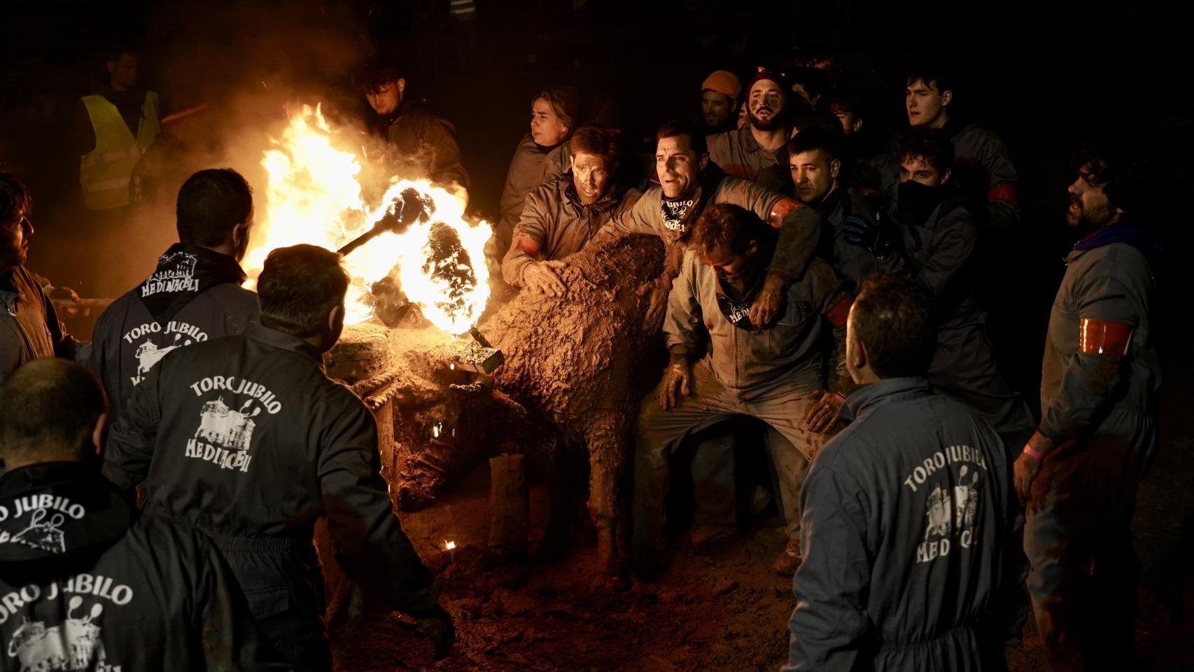 Celebración del Toro Jubilo en el municipio soriano de Medinaceli en noviembre de 2023