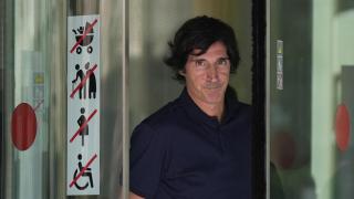 Javier Enríquez Romero, hijo de Negreira, saliendo de los juzgados de Barcelona tras su declaración.