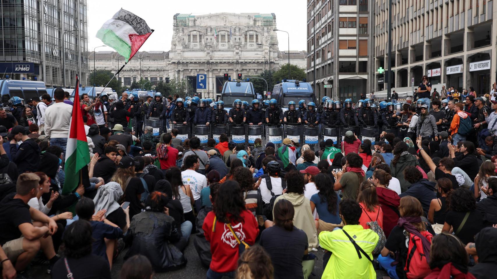 Las protestas propalestinas paralizan Italia y derivan en fuertes enfrentamientos con la Policía en el centro de Milán