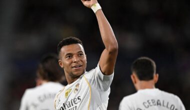 Kylian Mbappé celebra uno de sus goles al Levante UD