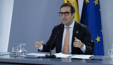 El ministro de Economía, Carlos Cuerpo durante la rueda de prensa tras el Consejo de Ministros celebrado en La Moncloa, Madrid, este martes