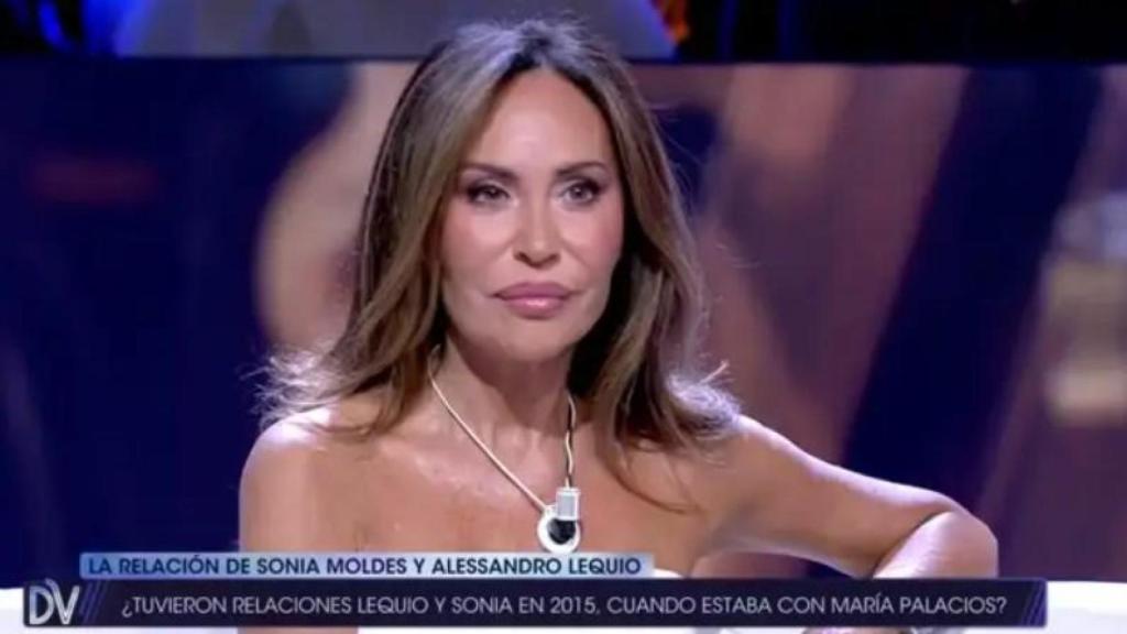 Sonia Moldes, sentada en el plató de '¡De Viernes!'.