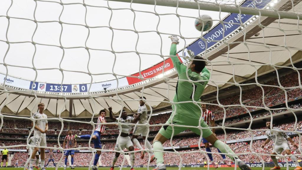 Le Normand bate a Courtois en el derbi.