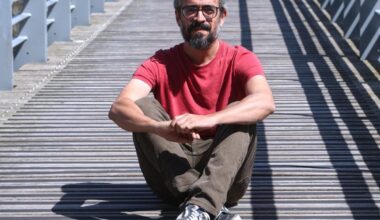 «Para mí la escritura no es refugio sino algo que me conecta con la realidad»