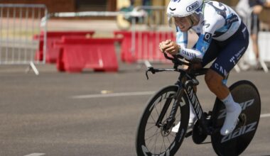 Iván Cortina, ciclista asturiano del Movistar en La Vuelta: «Es triste que te tiren chinchetas a la cara»