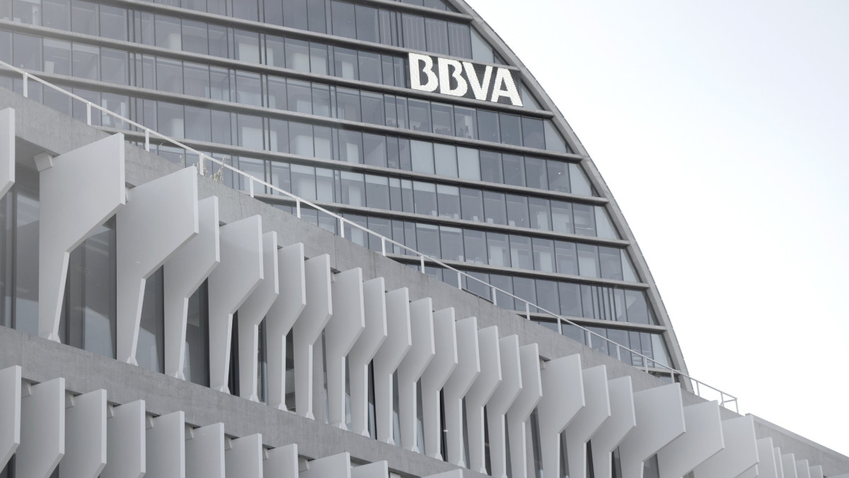 La hostilidad se vuelve contra el BBVA en su OPA al Sabadell
