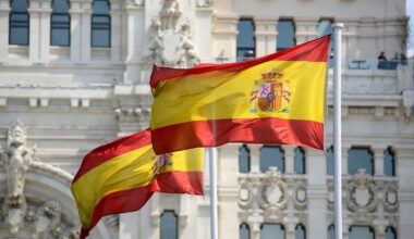 la economía española recibe la tercera mejora de rating en menos de un mes