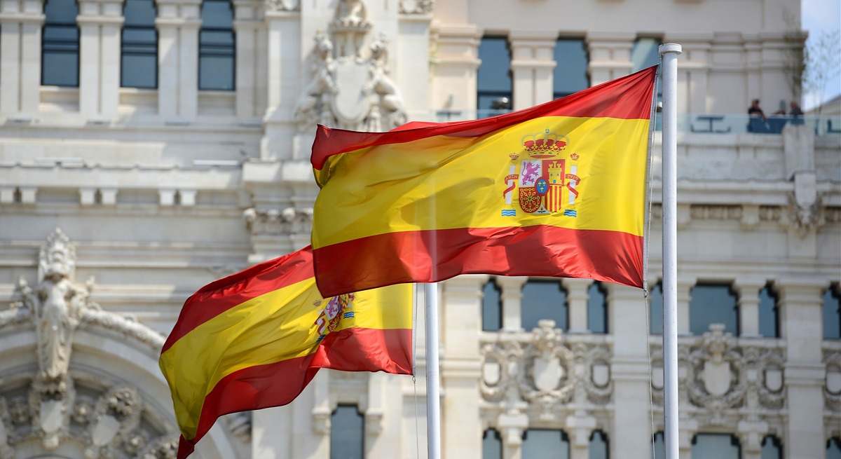 la economía española recibe la tercera mejora de rating en menos de un mes