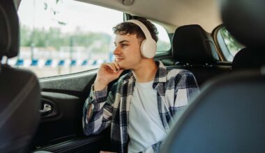 Científicos descubren el tipo de música que tienes que escuchar para evitar los mareos cuando viajas en coche