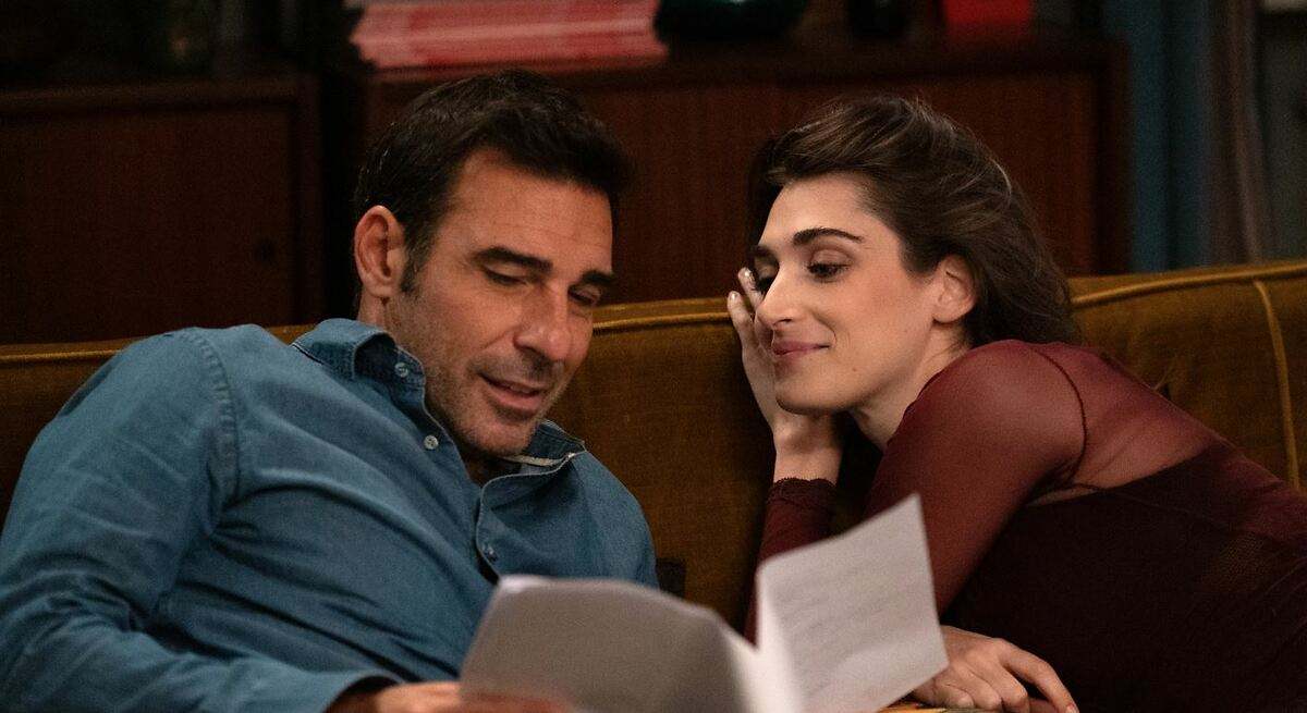 el último fenómeno en Italia es una comedia dramática brillante con la que te sentirás identificado