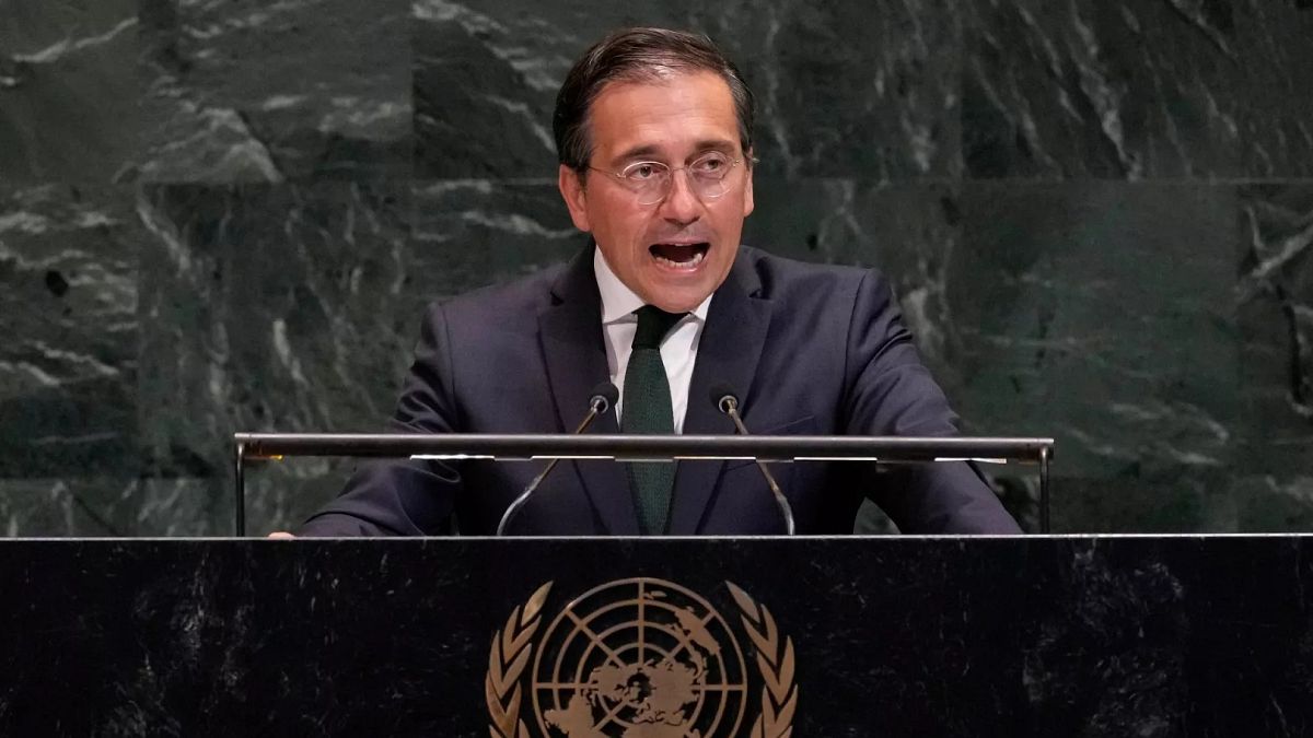Albares convoca a la representante israelí en España tras la acusación de Netanyahu contra Sánchez