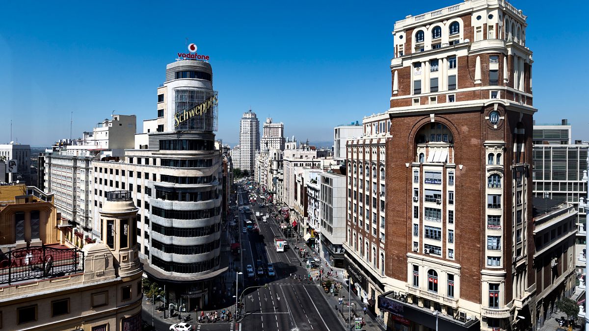 Un hombre atrincherado en la Gran Vía de Madrid, detenido tras amenazar con explotar bombonas